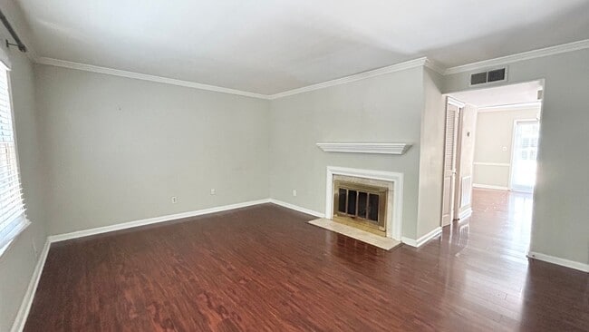 Building Photo - Rare Cross Creek 2 Bedroom-2.5 Bathroom Townhouse, Available NOW!