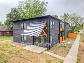 Building Photo - 1010 North Pkwy