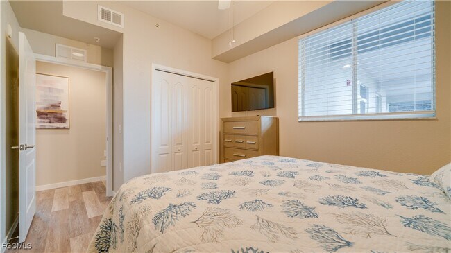 Building Photo - 16635 Lake Cir Dr