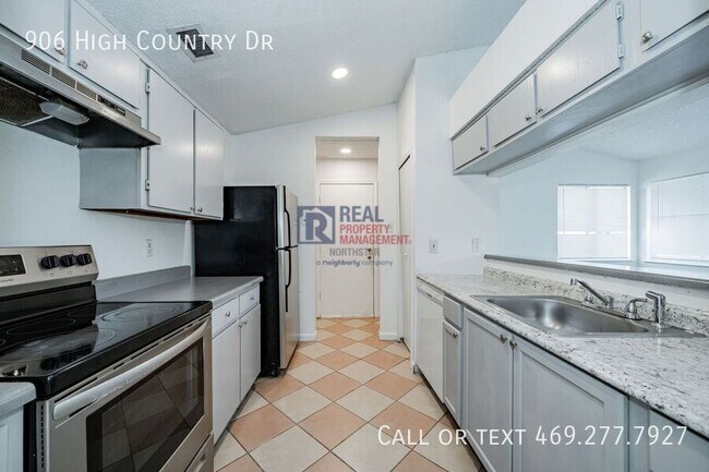 Building Photo - 906 High Country Dr