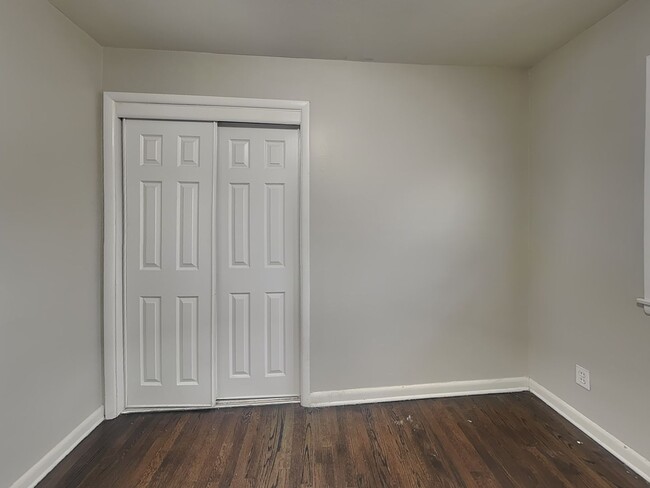 Building Photo - Updated 3 Bed Home with Granite Kitchen, Fenced Yard & Garage