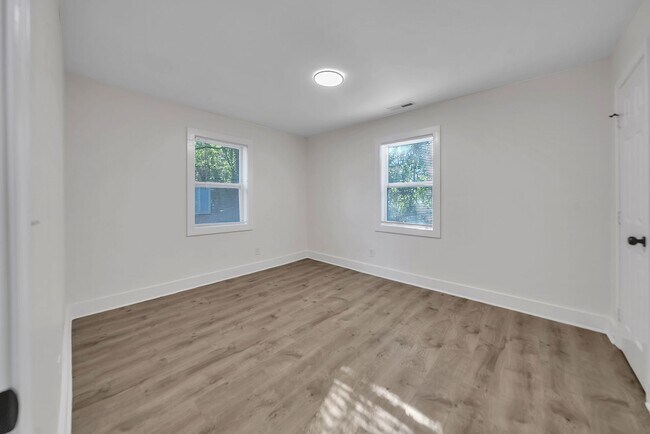 Building Photo - 510 E Branch St