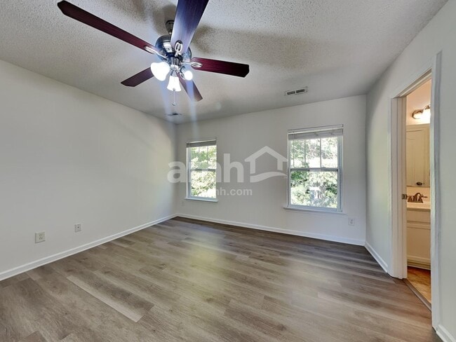 Building Photo - 190 English Hills Dr