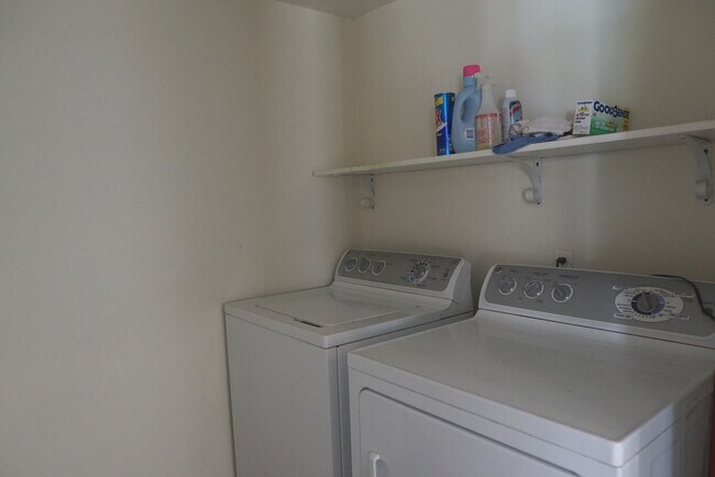 Building Photo - 35106 Mission Hills Dr