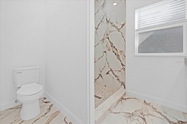 Building Photo - 600 N Lakewood Ave