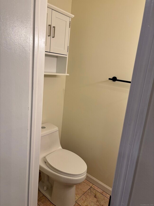 Building Photo - 11 King Arthur Dr