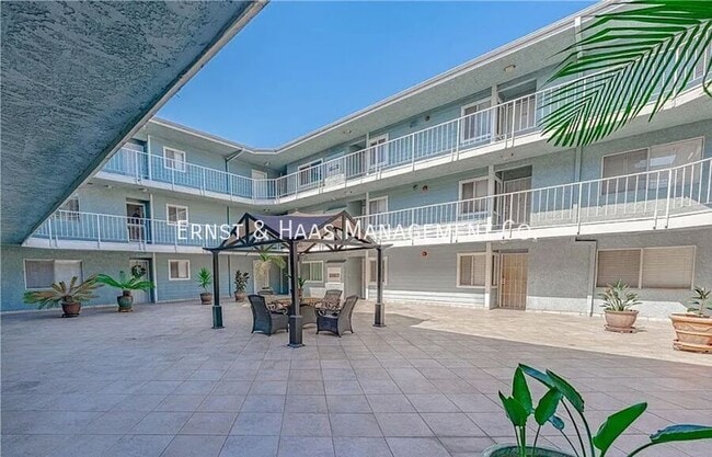 Building Photo - 955 E 3rd St