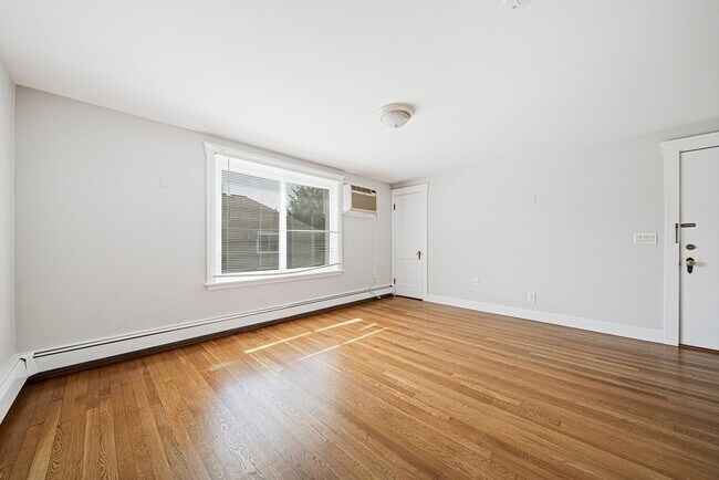 Building Photo - 14 Hartwell St