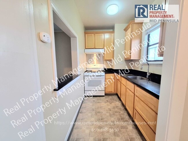 Building Photo - Quiet 1 Bedroom / 1 Bathroom on Top Floor ...