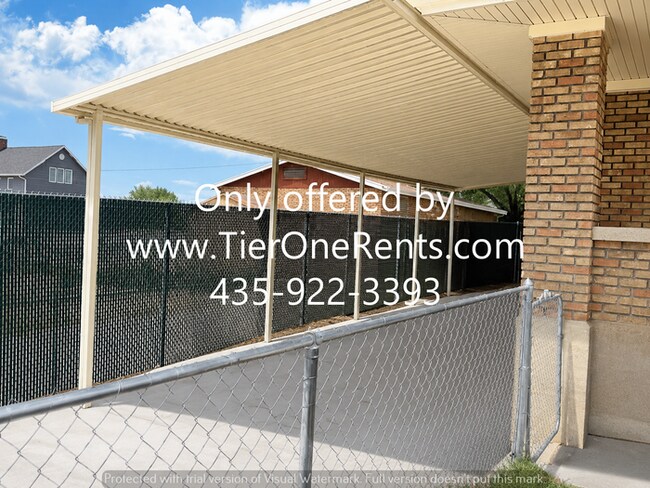 Building Photo - This property offers a NO DEPOSIT option available for qualified renters!