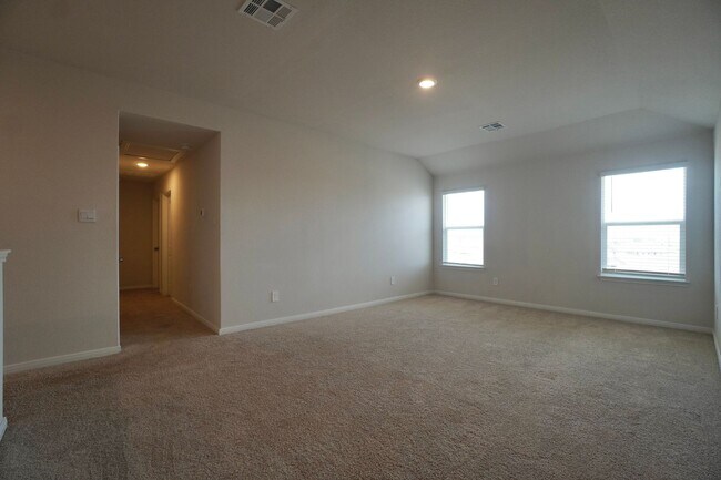 Building Photo - 115 Bethpage Dr