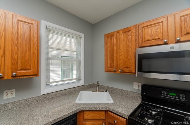 Building Photo - 15 Taylor Ave