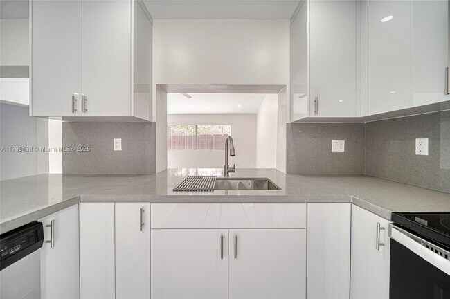 Building Photo - 9068 SW 129th Ln
