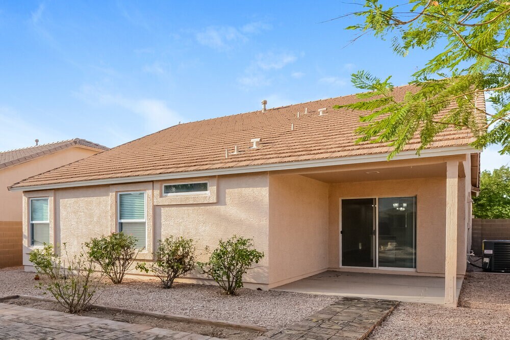 Building Photo - 15438 W Mercer Ln