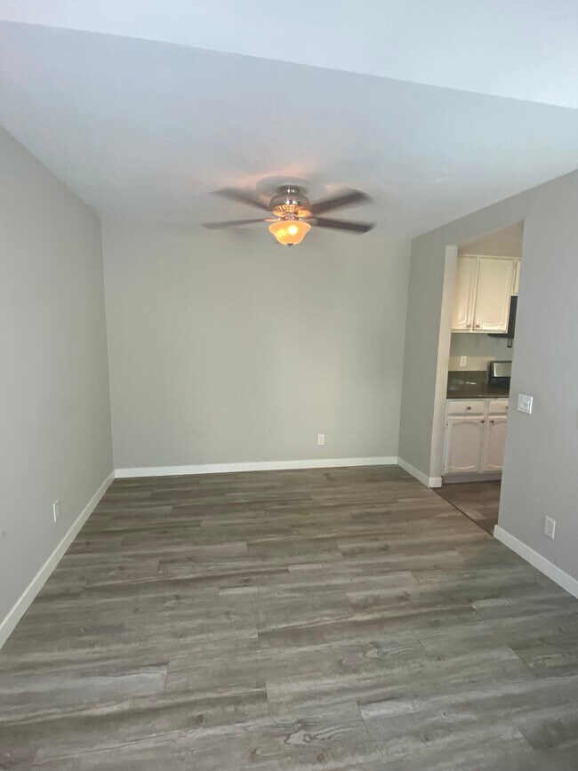 Building Photo - 355 Windy Ln