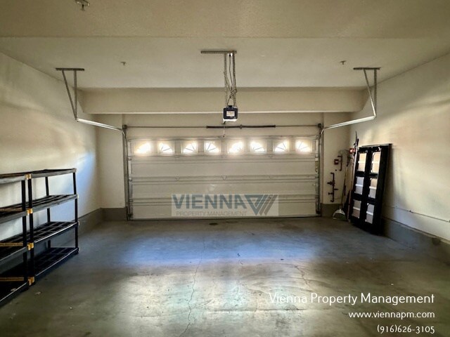 Building Photo - 2108 Las Palomas Loop