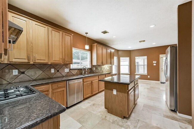 Building Photo - 2427 Shelby Park Dr