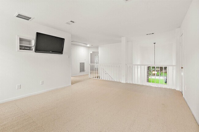 Building Photo - 8 Greentwig Pl