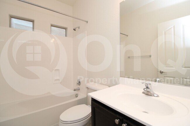 Building Photo - 1819 W Bonanza Dr