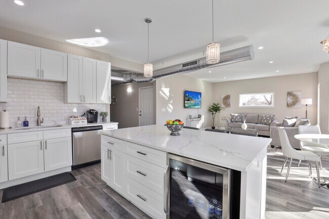 Building Photo - 1111 Bonnie Brae Pl