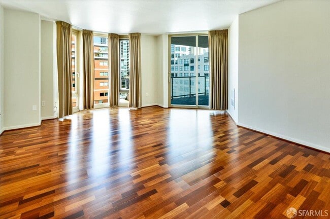 Building Photo - 88 King St