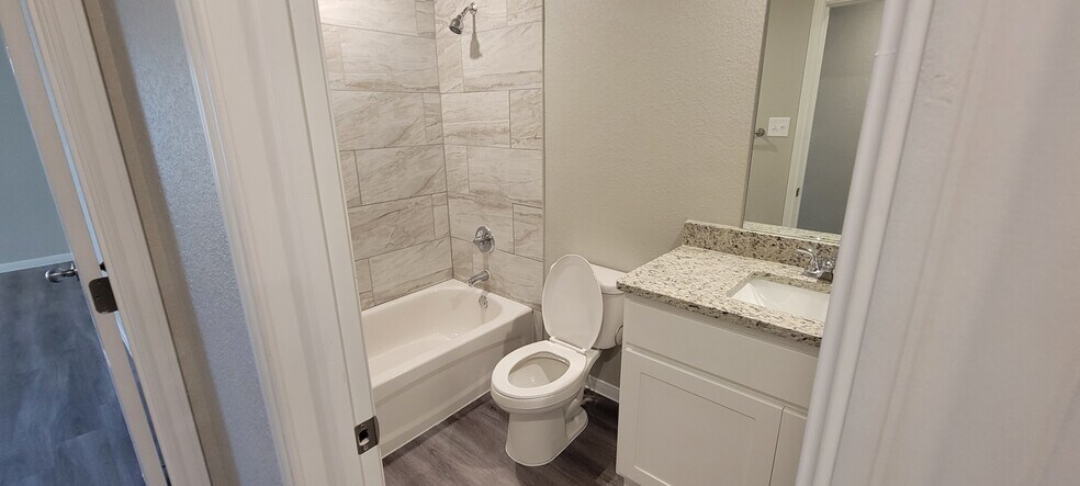 Building Photo - 1618 Indian Trl