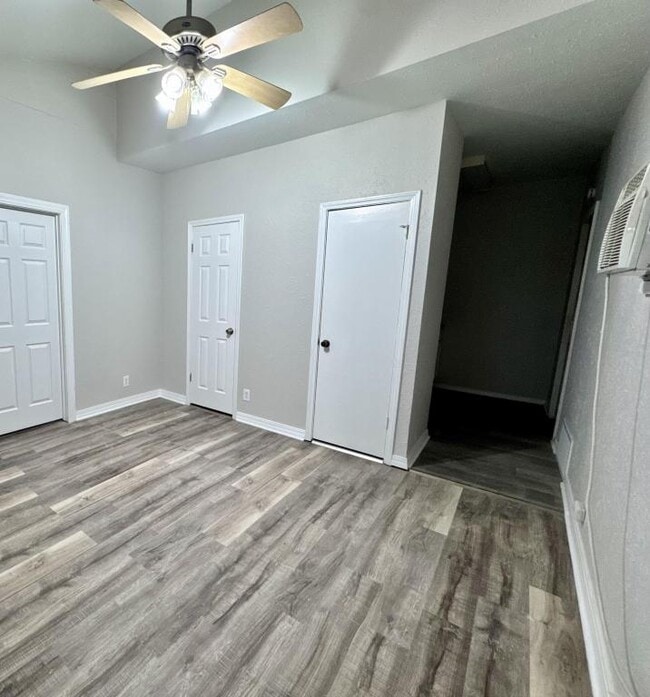 Building Photo - 1113 S 30th Ave