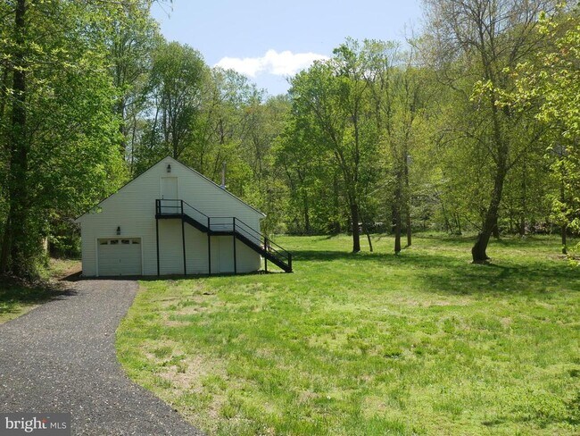 Building Photo - 35600 Sassafras Dr