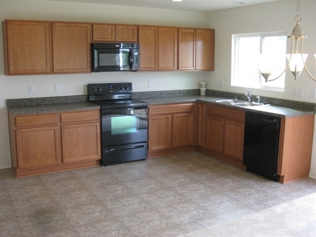 Building Photo - 423 Kerriann Ln