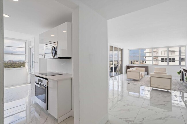 Building Photo - 18051 Biscayne Blvd
