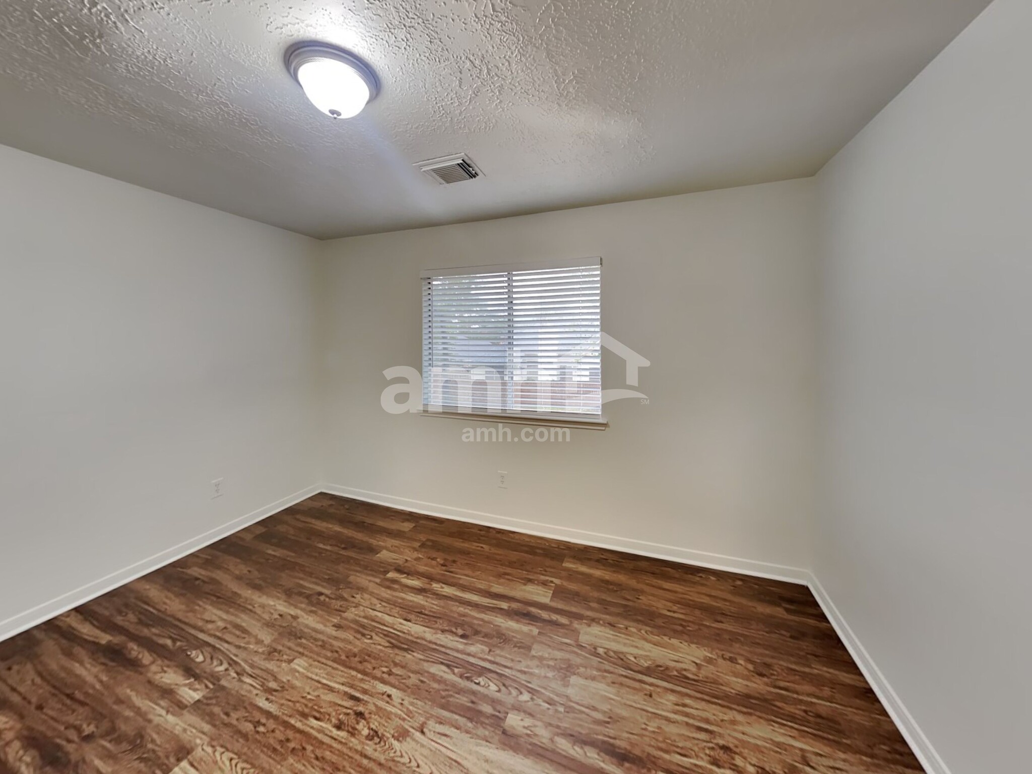Building Photo - 21027 Deauville Dr