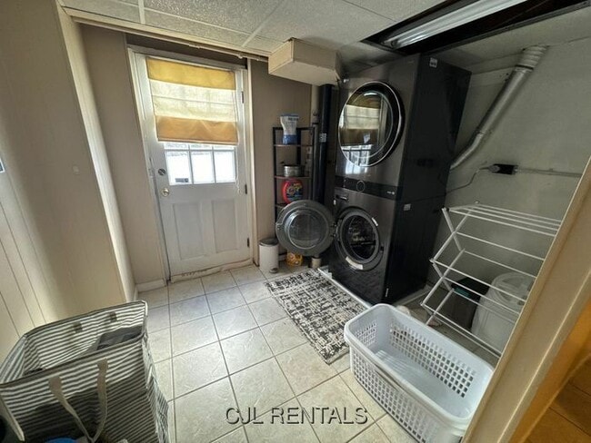 Building Photo - 41 Beaverbrook Rd