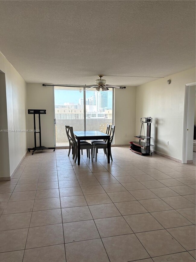 Building Photo - 1833 S Ocean Dr