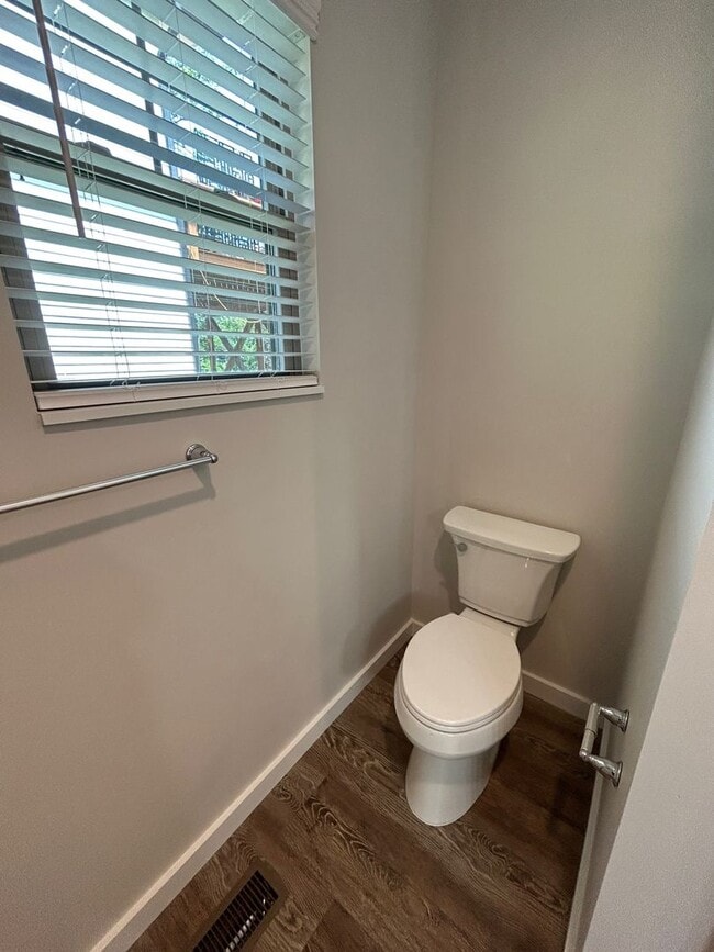 Building Photo - West AVL - 1/1 Like New Duplex