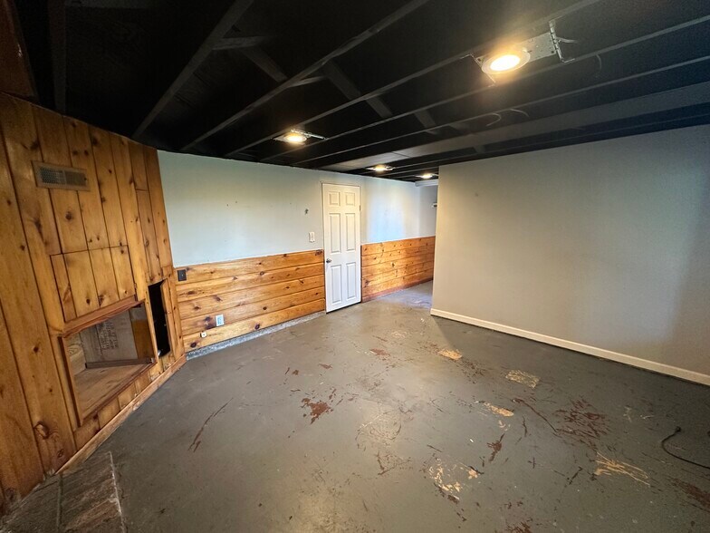 Building Photo - 12607 SW 64th Ave