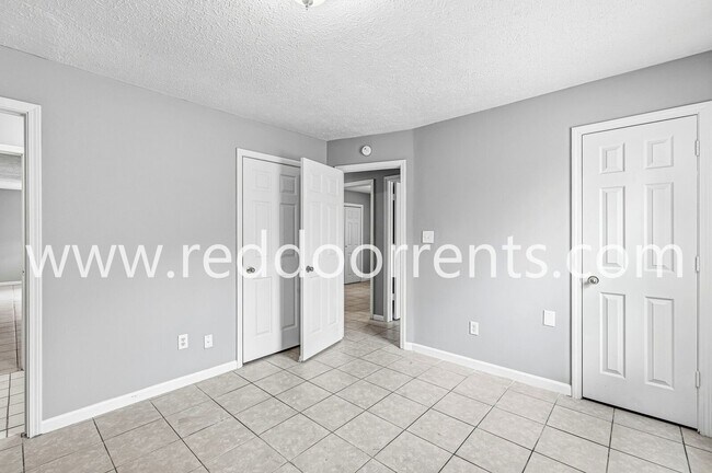 Building Photo - Charming 3-Bedroom Ranch in Plainfield