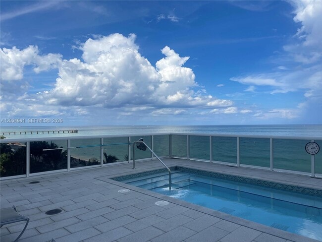 Building Photo - 16001 Collins Ave