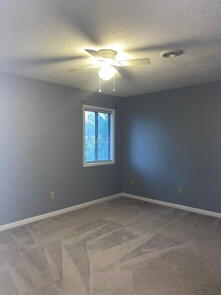 Building Photo - 4147 Spirea Dr