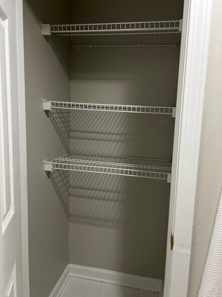 Building Photo - 235 Northcrest Dr