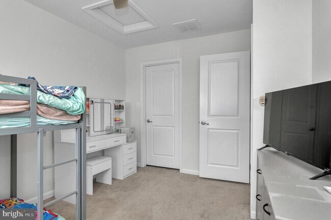 Building Photo - 8633 Rosecrans Ln
