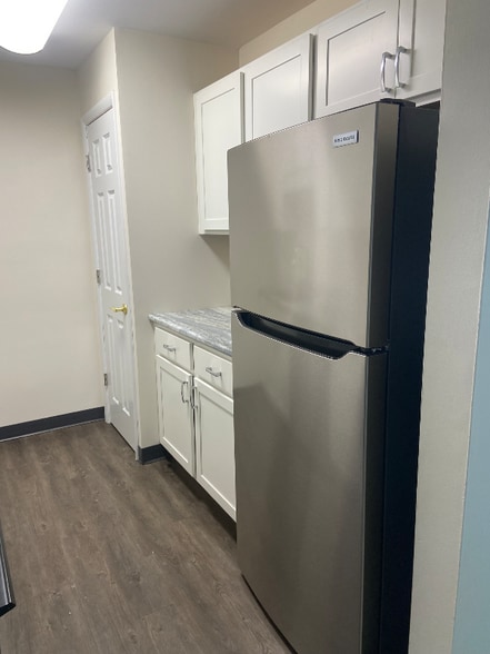 Building Photo - 401 County Line Rd