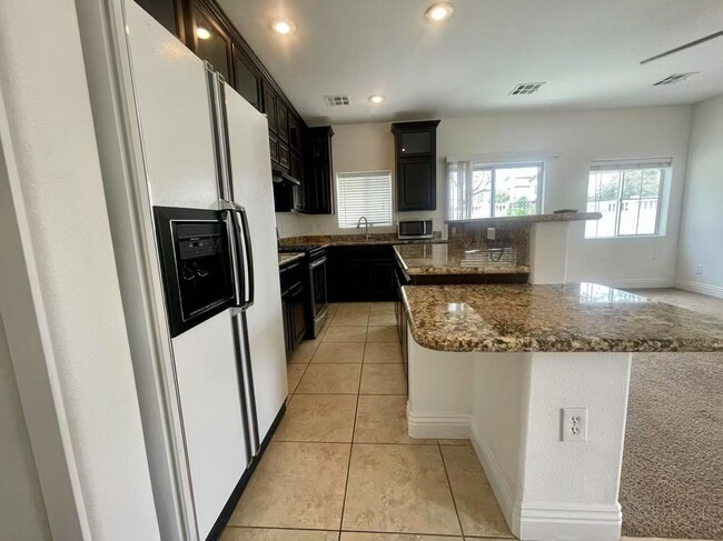 Building Photo - charming single-family residence located in Henderson