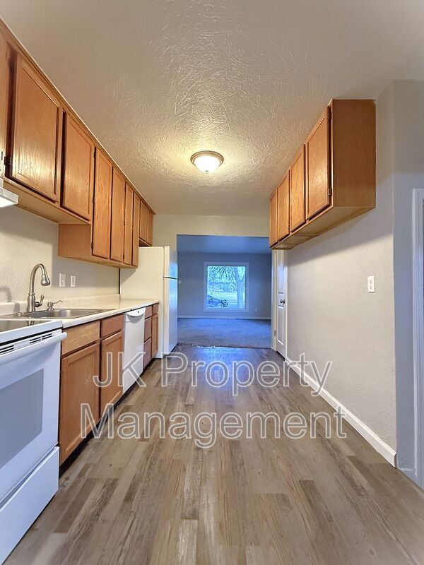 Building Photo - 2312 5th Ave N