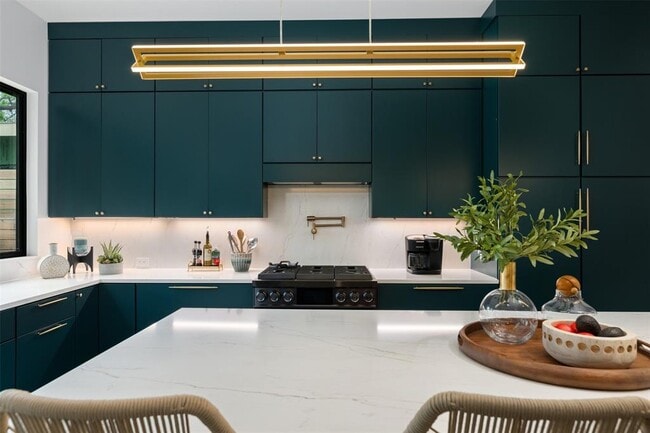 Building Photo - 73 Julius St