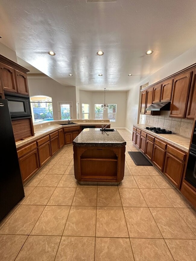 Building Photo - Elegant 4-Bedroom Home in the Prestigious ...