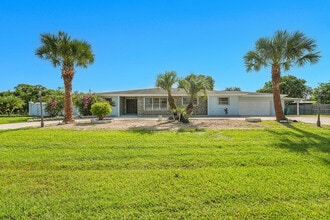 Building Photo - 154 SE Naranja Ave