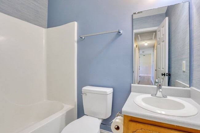 Building Photo - AVAILABLE EARLY OCTOBER [DOG FRIENDLY]