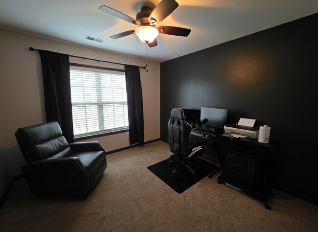 Building Photo - 2645 Old Field Rd