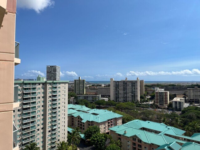 Building Photo - Country Club Villas - 2 bedrooms, 2 bath u...