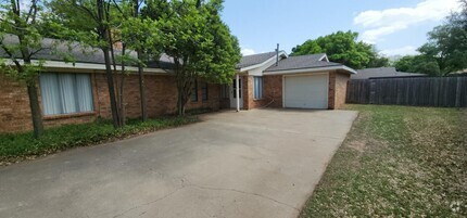 Building Photo - 4413 75th Dr